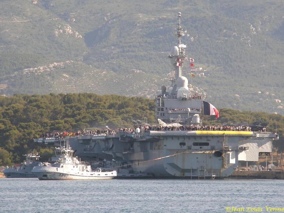 La sortie des familles du Charles de Gaulle
