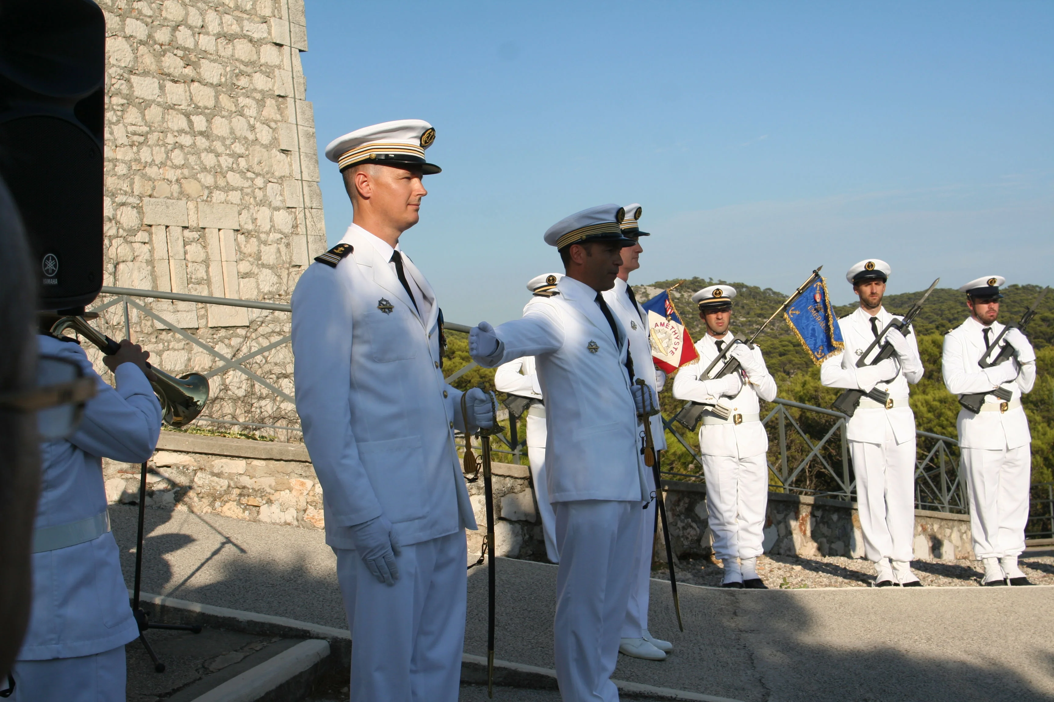 Le chef d'escadrille fait reconnaitre le nouveau commandant