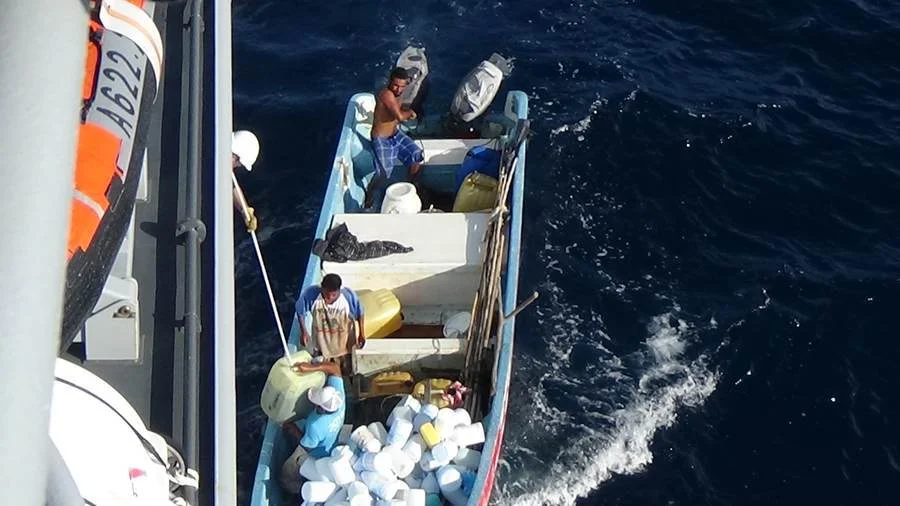 Le Bougainville vient en aide à trois pêcheurs mexicains
