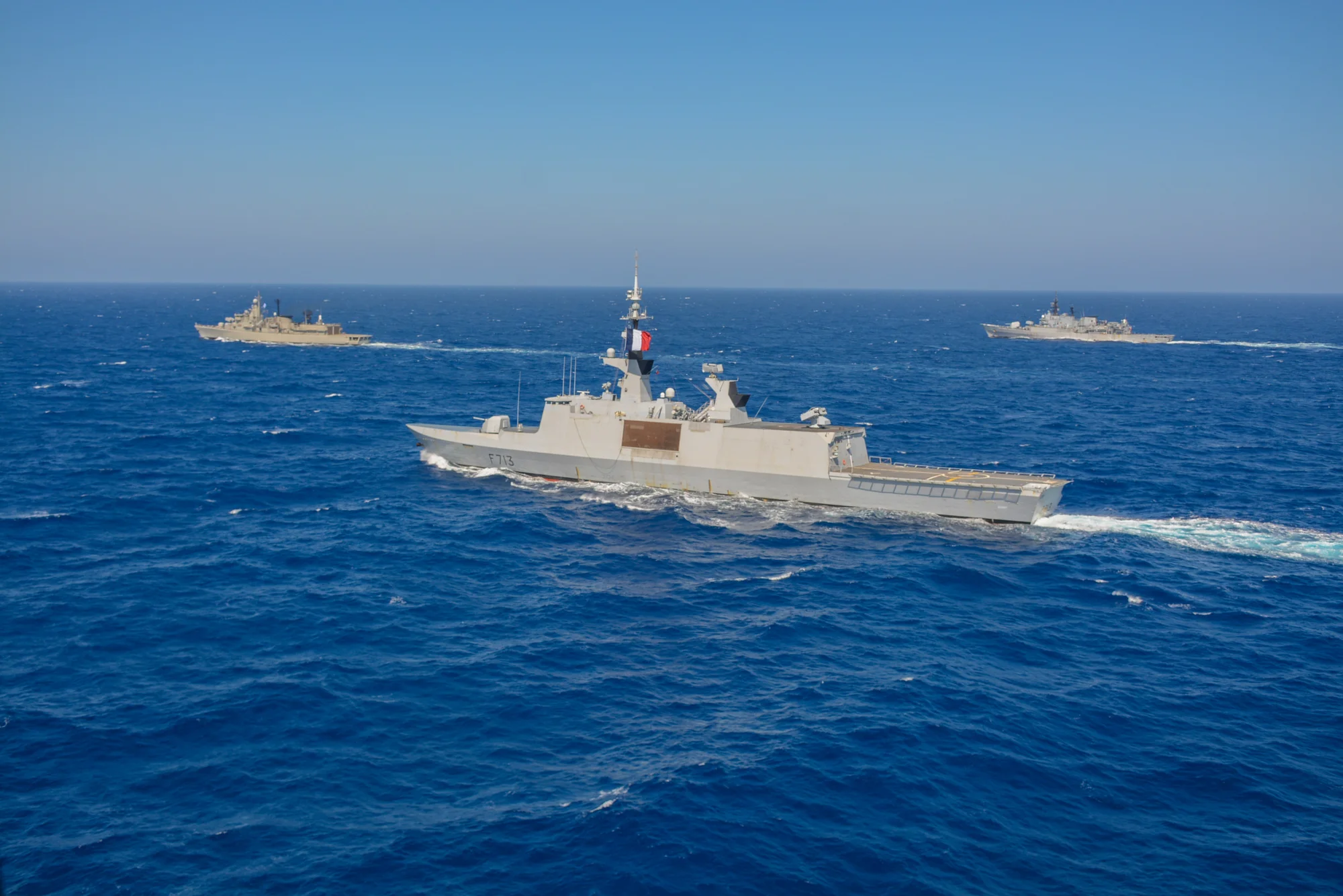 La frégate Aconit et les participants à l'exercice Eunomia