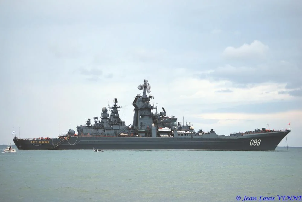 Le croiseur nucléaire russe Pierre le Grand à Toulon