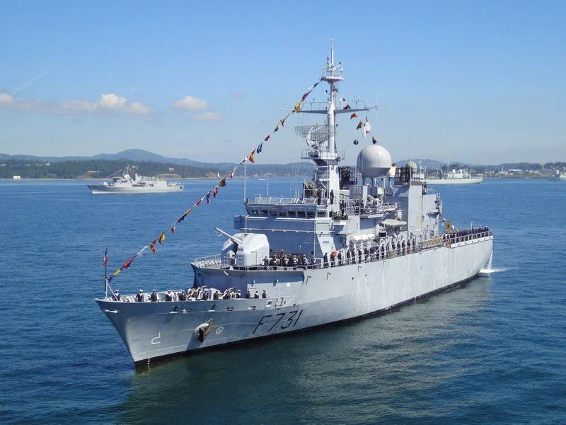 Le Prairial lors de la Revue Navale Internationale de Victoria (Canada)