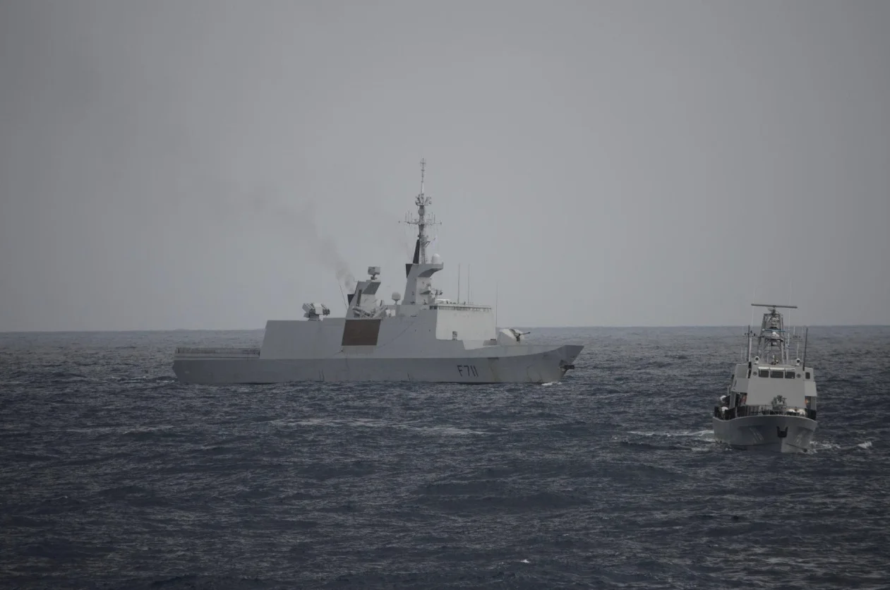 La frégate Surcouf et le patrouilleur chypriote Commodore Andreas Ionnades