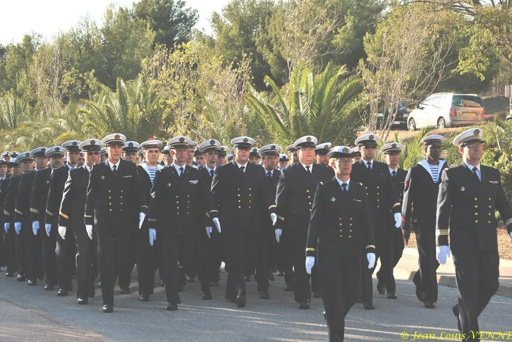 Présentation aux drapeaux du CIN Saint-Mandrier 