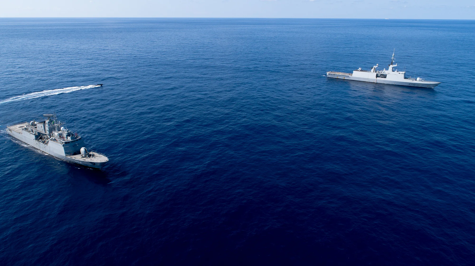 La frégate La Fayette et la frégate brésilienne Barroso