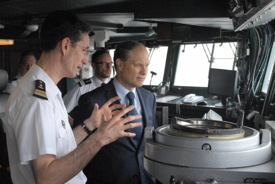 René Troccaz, ambassadeur de France auprès de la République de Chypre, visite le Jean Bart