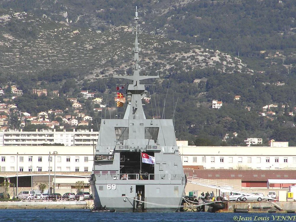 La frégate Singapourienne Intrepid Ã  Toulon