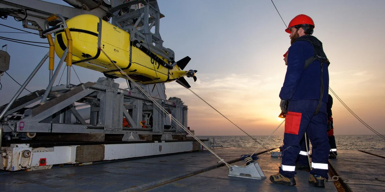 Déploiement de l'AUV Ulyx sur le pont arrière du Pourquoi pas ?