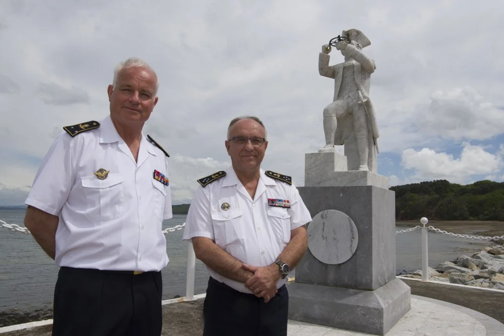 L'amiral Joly, préfet maritime de la Méditerranée, et l'amiral Lugan, commandant l'école navale