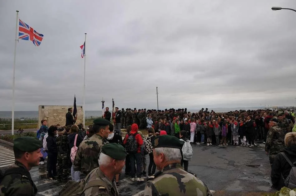 Devoir de mémoire pour les fusiliers marins à Ouistreham