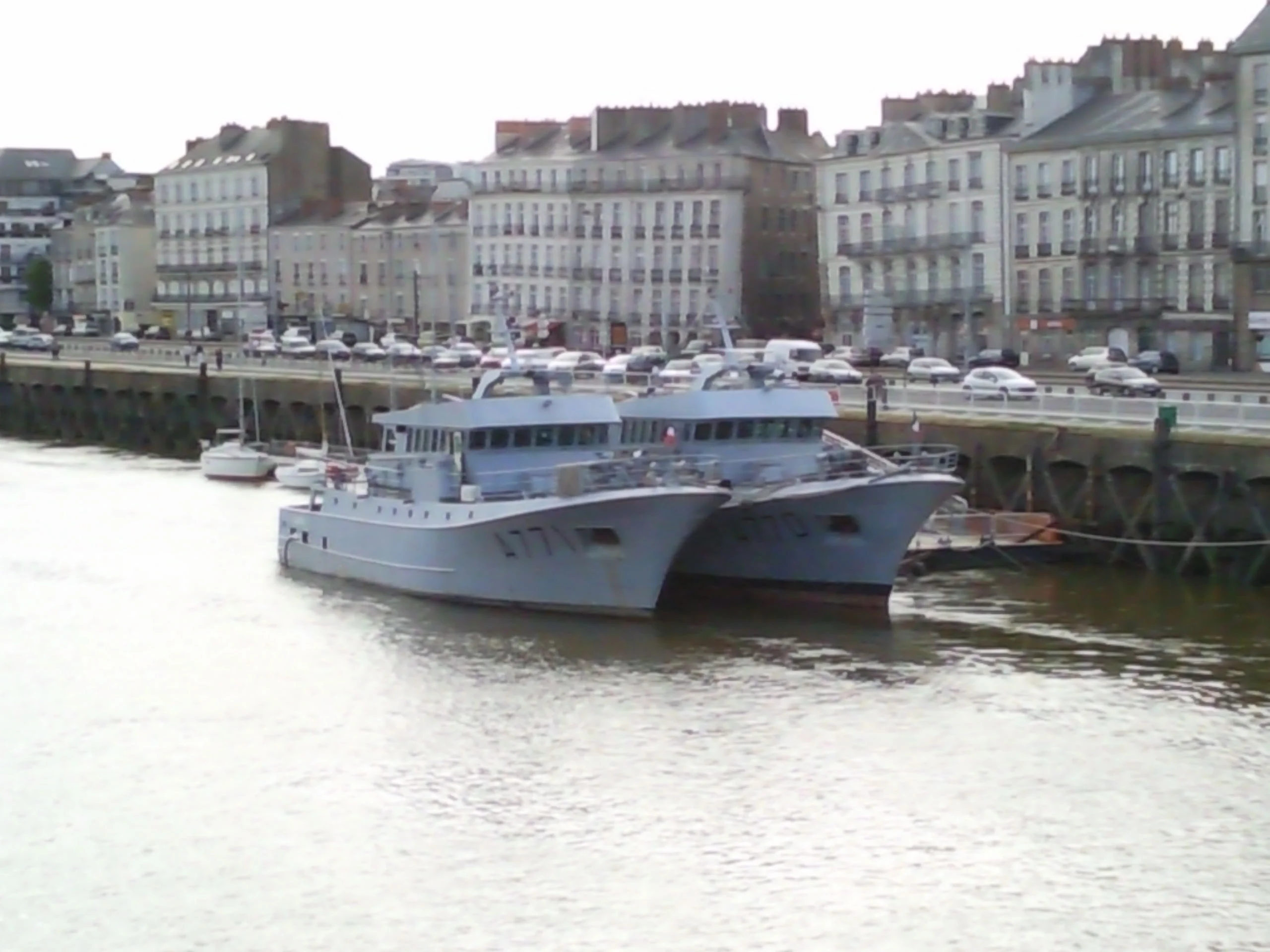 L’Altaïr à quai, à couple son sister-ship Antarès à Nantes