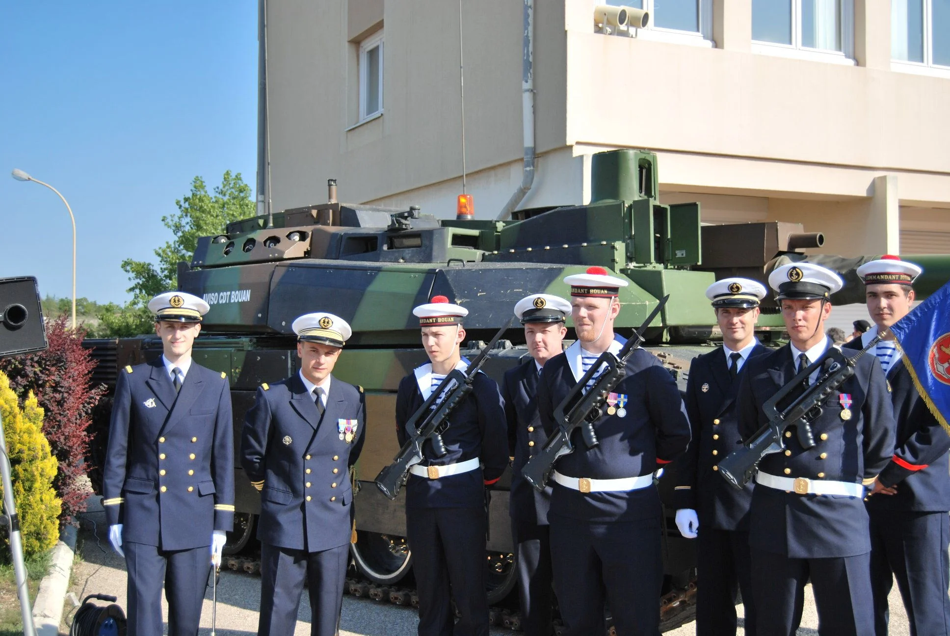 Deux avisos Cdt Bouan