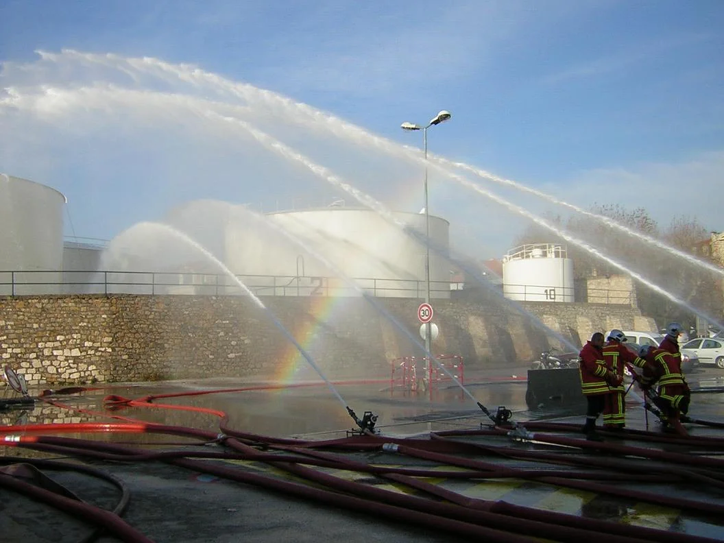 Les marins-pompiers de Toulon testent la première Barge d’Intervention de la Rade au cours d’un exercice de grande ampleur