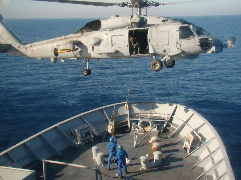 Treuillage plage avant de la Marne, par un hélicoptère espagnol