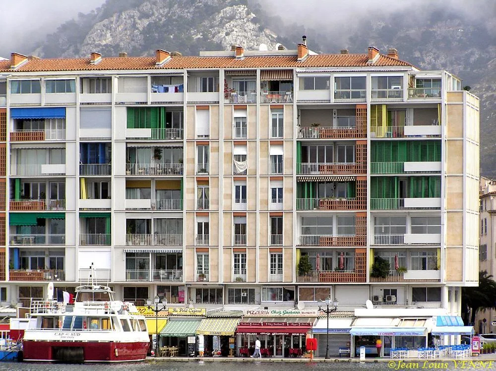 Toulon sous les nuages