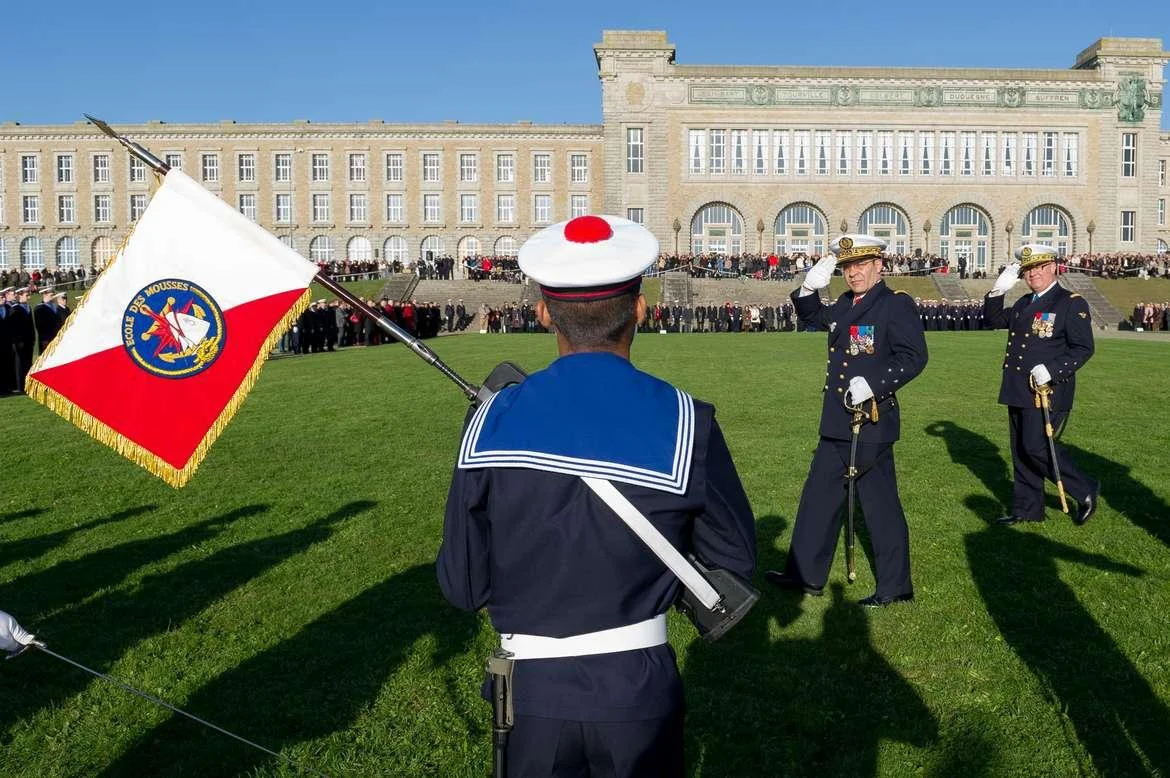 CIN de Brest : Cérémonie de présentation aux drapeaux