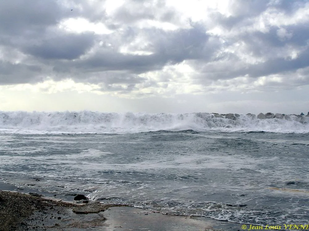 Mer agitée sur la plage de St-Elme