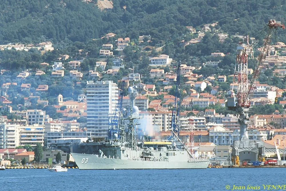 La frégate australienne HMAS Sydney quitte Toulon