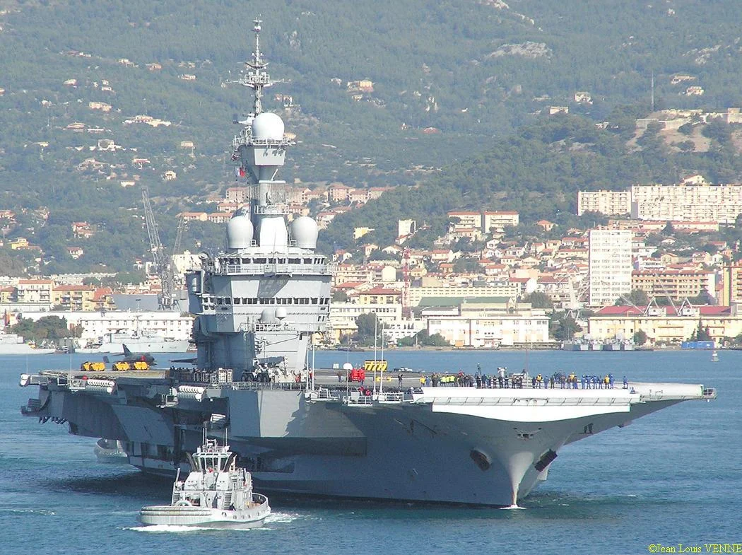 Le Charles de Gaulle prend la mer