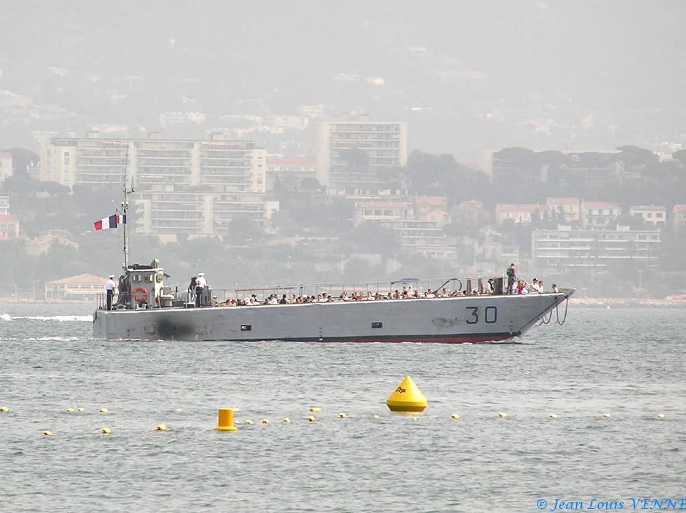Le CTM arborant la marque de l'amiral