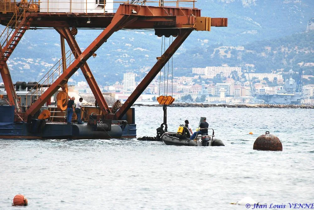 Le Castor 02 relève les ancres et les chaînes de la Rance et du Cdt Rivière