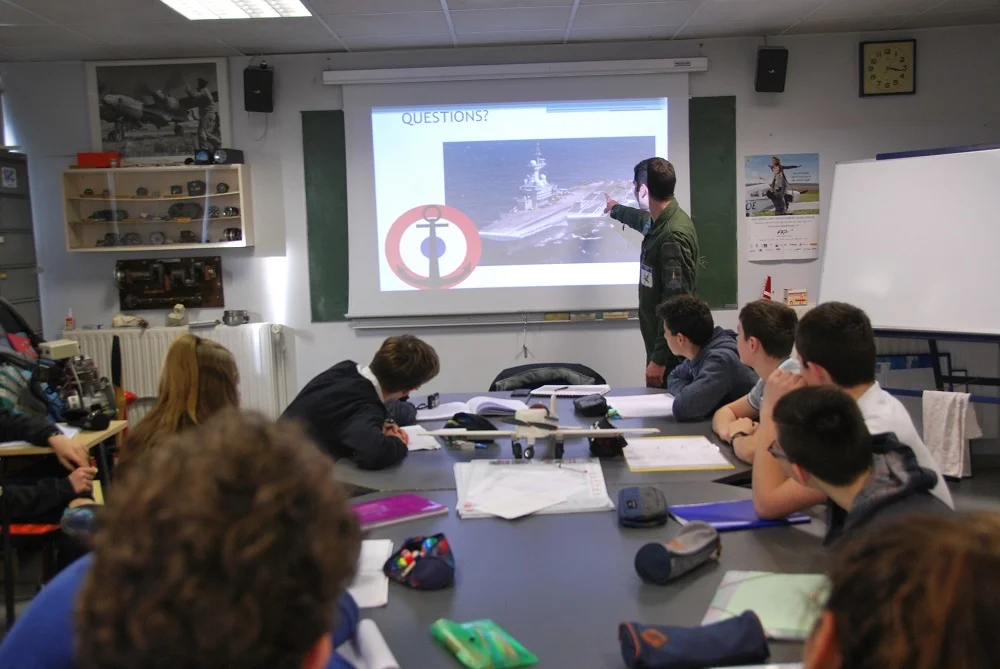 L’aéronautique navale à la rencontre des jeunes d’aéroclubs