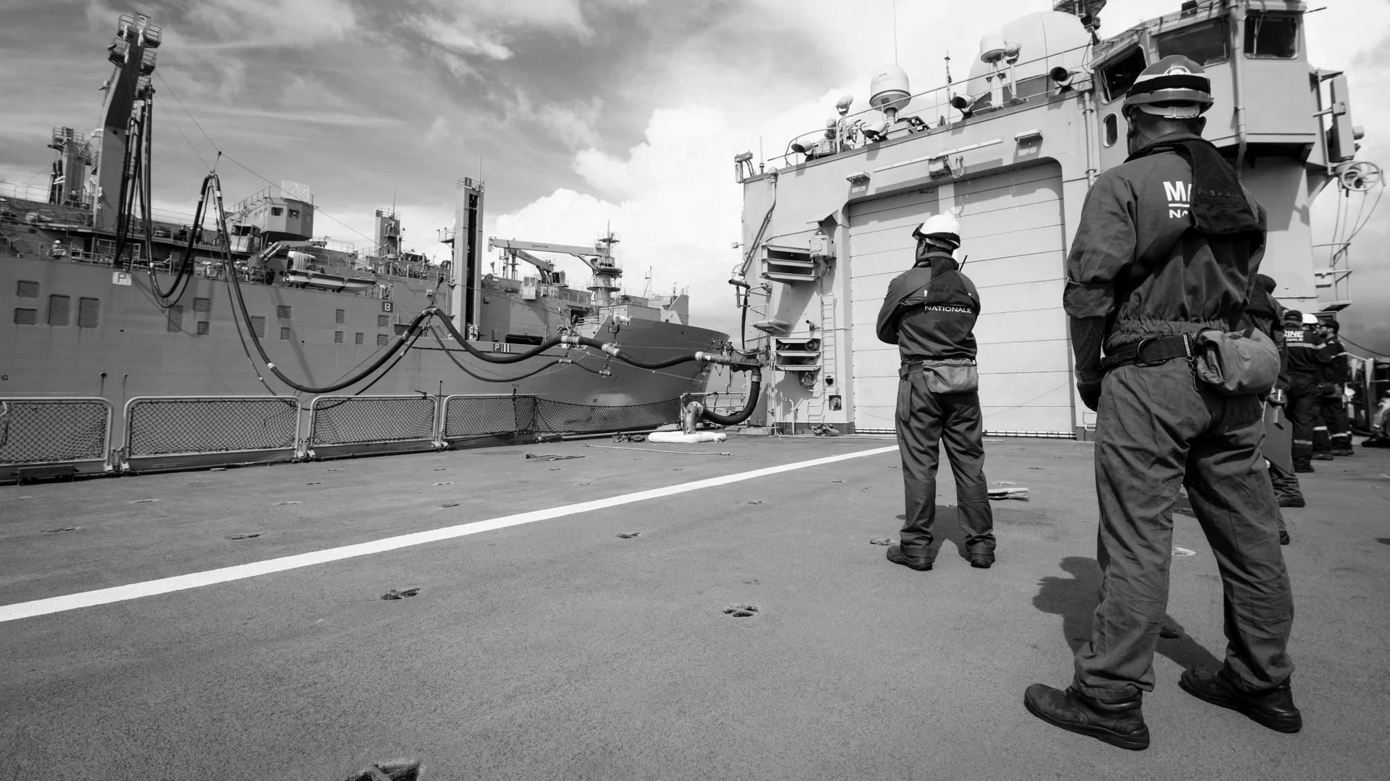 Le Prairial ravitaillé en mer par l’USNS Wally Schirra