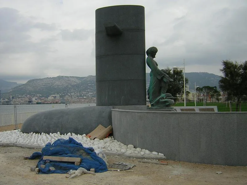 Monument national des sous-mariniers (vue de côté)