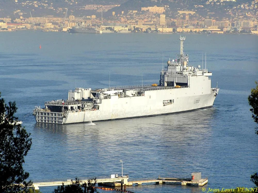 Le Siroco quitte le Lazaret pour Toulon