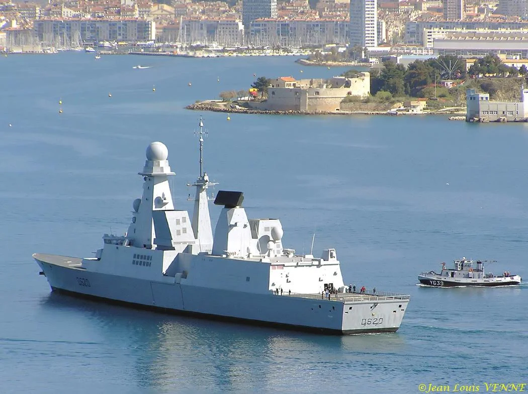 Le Forbin rentre au port