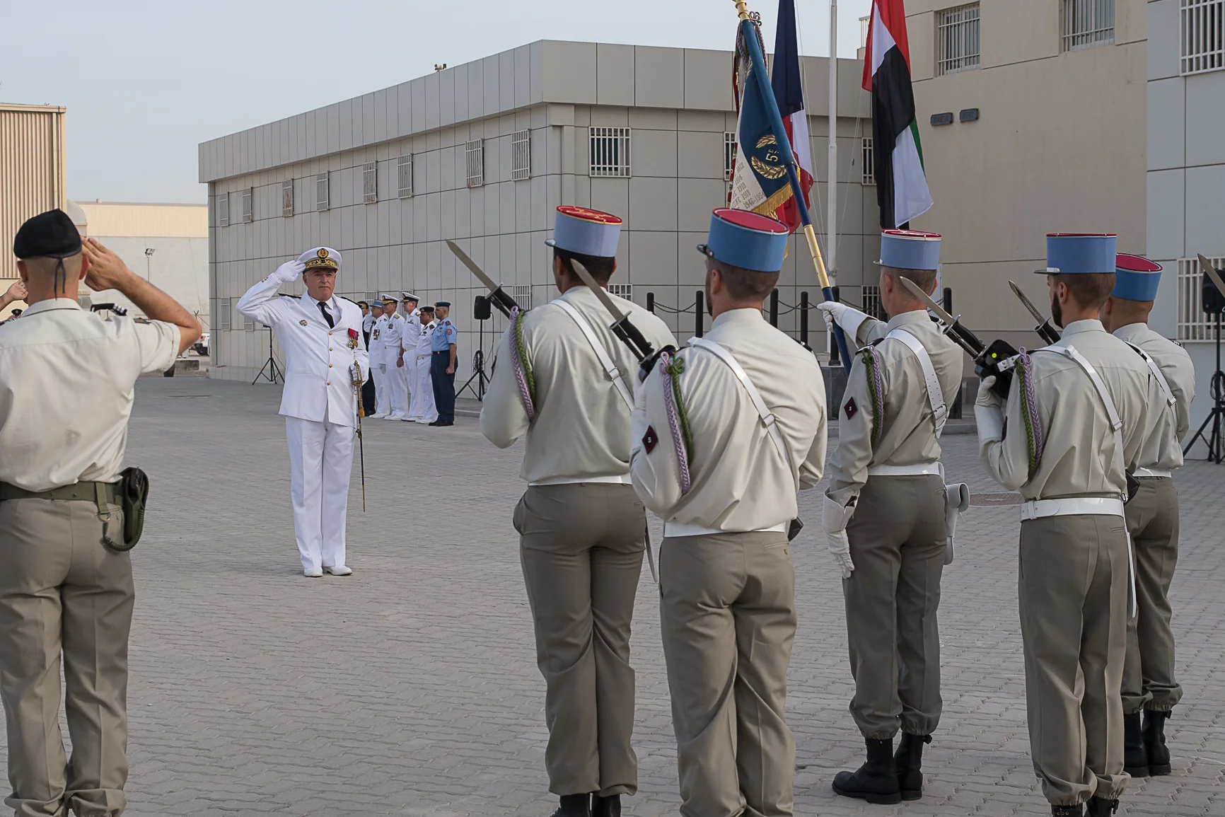 Le contre-amiral Maleterre prend le commandement d’ALINDIEN et des forces françaises aux Émirats arabes unis