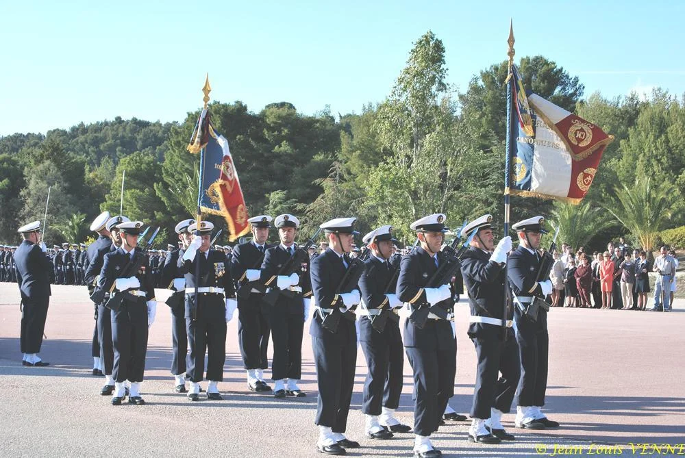 Présentation aux drapeaux du CIN Saint-Mandrier 
