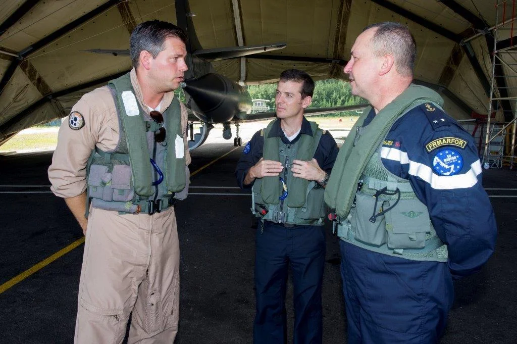 Le commandant de la force européenne Atalante à la rencontre de l’équipe de l’avion de patrouille maritime luxembourgeois