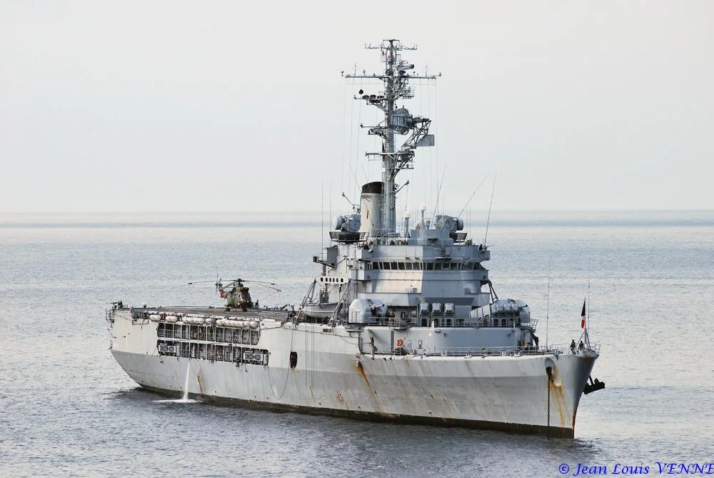 La Jeanne d’Arc au mouillage devant Toulon