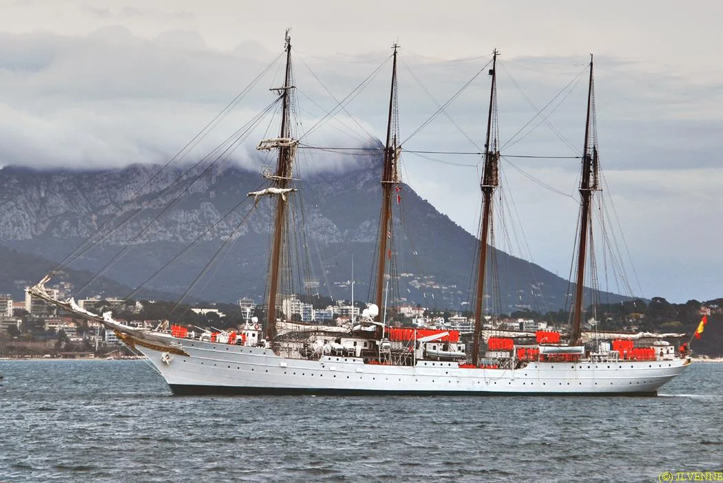Arrivée du voilier-école espagnol Juan Sebastian de Elcano à Toulon