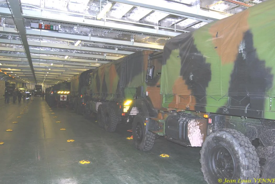 Dans les hangars du Mistral