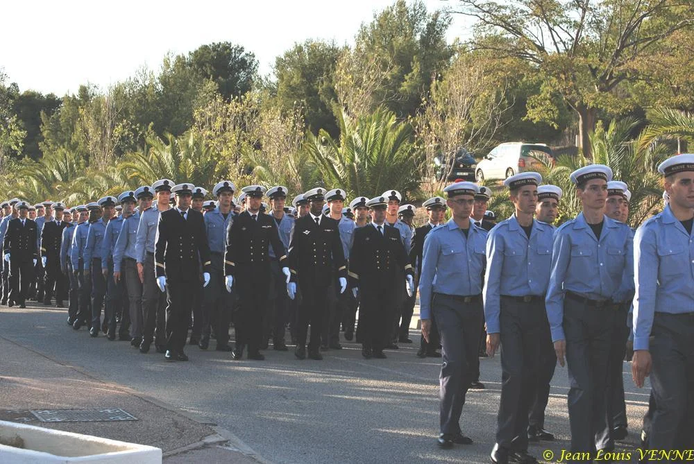 Présentation aux drapeaux du CIN Saint-Mandrier