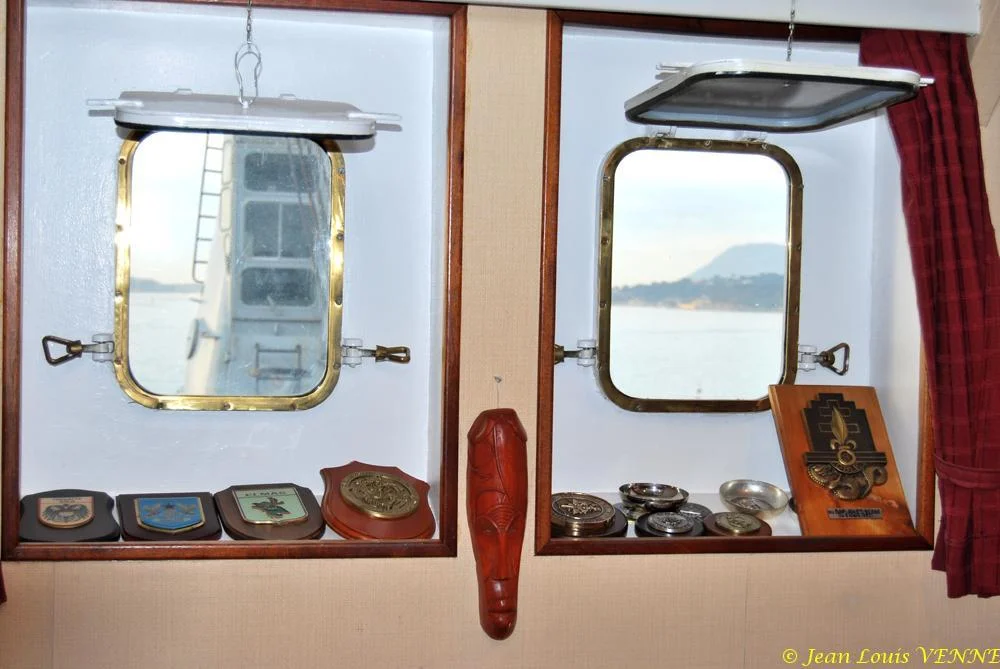 Hublots du Jules Verne