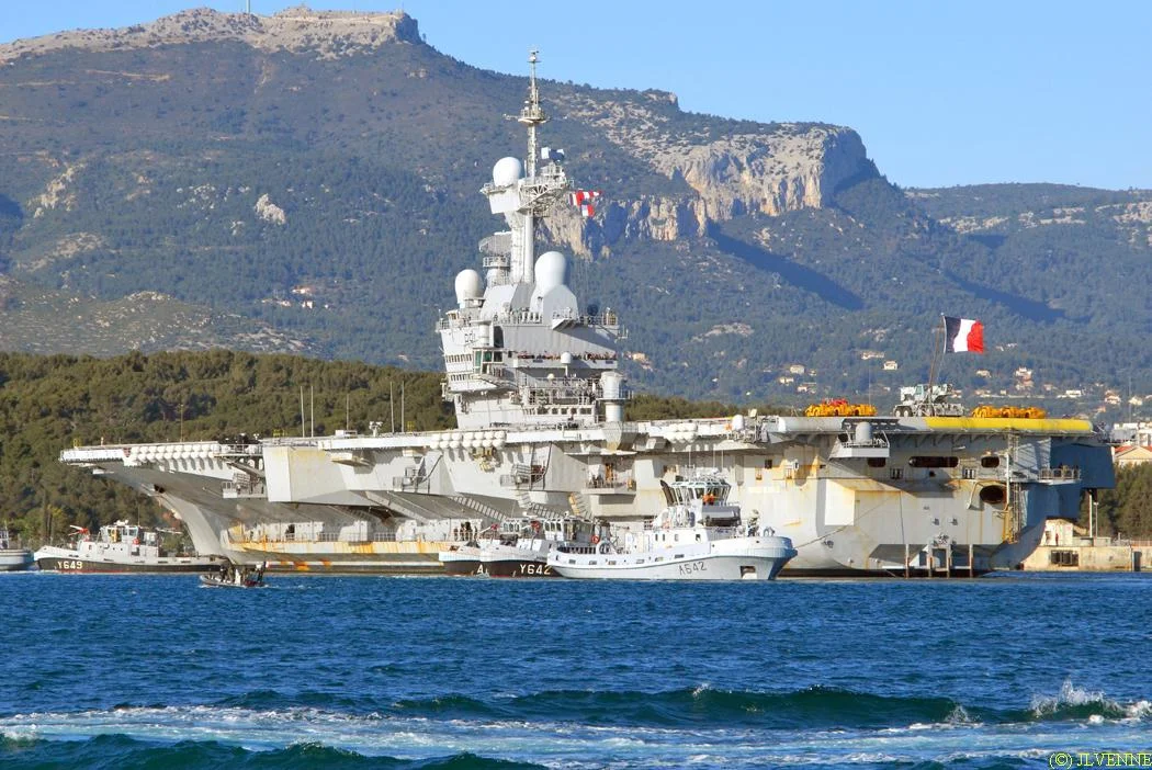 Le porte-avions Charles de Gaulle rentre de la mission Agapanthe