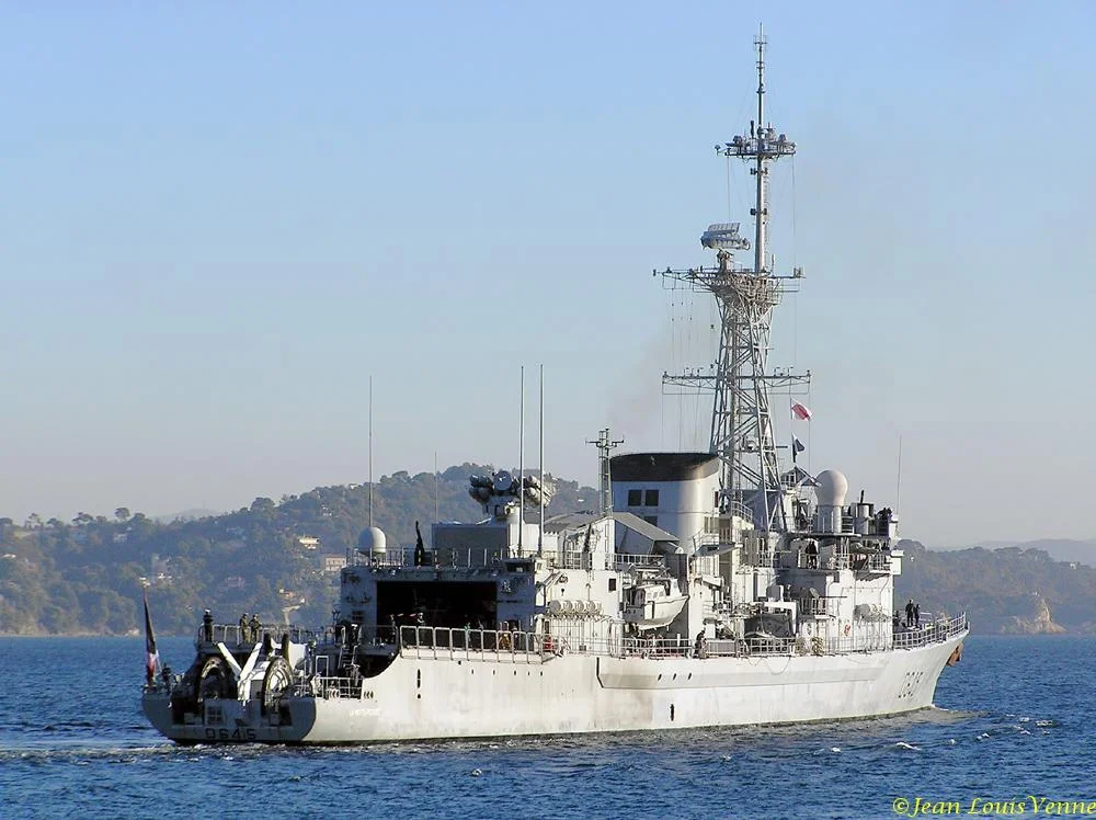 La frégate La Motte-Picquet quitte définitivement Toulon