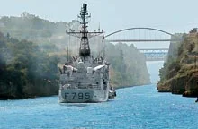 L'aviso Cdt Ducuing dans le canal de Corinthe