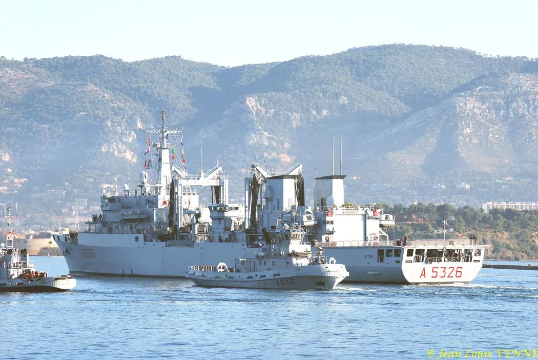 Pétrolier-ravitailleur italien Etna