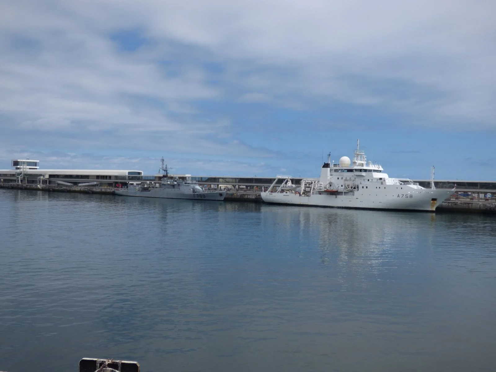 Le “LV Le Hénaff” et le “Beautemps-Beaupré” à quai à Funchal