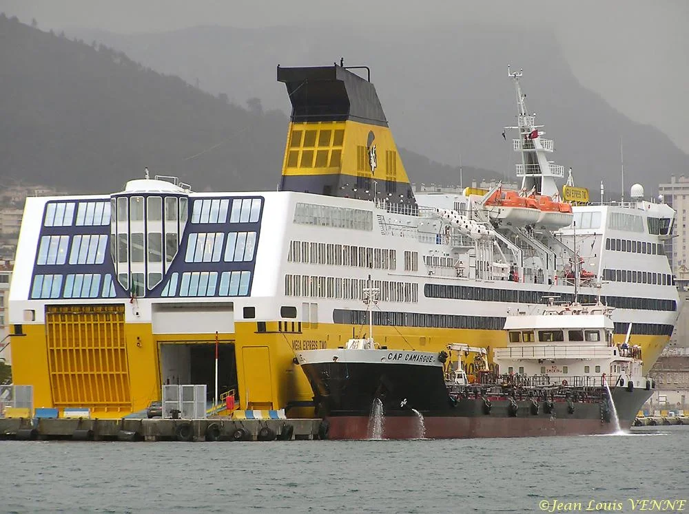 Méga ... car-ferry?