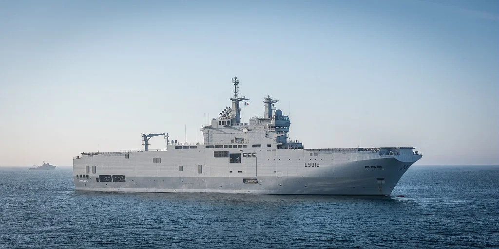 Le porte-hélicoptères amphibie Dixmude