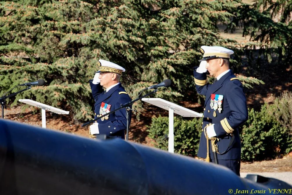 Présentation aux drapeaux du CIN Saint-Mandrier 