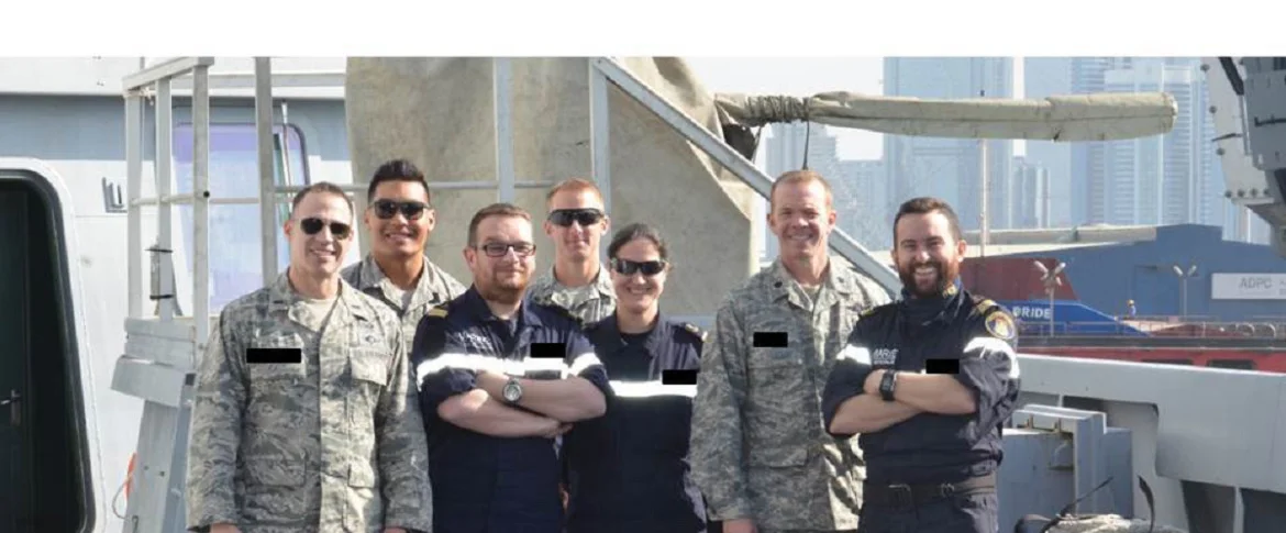 Les spécialistes de la défense aérienne et du contrôle de chasse du Forbin et les aviateurs alliés