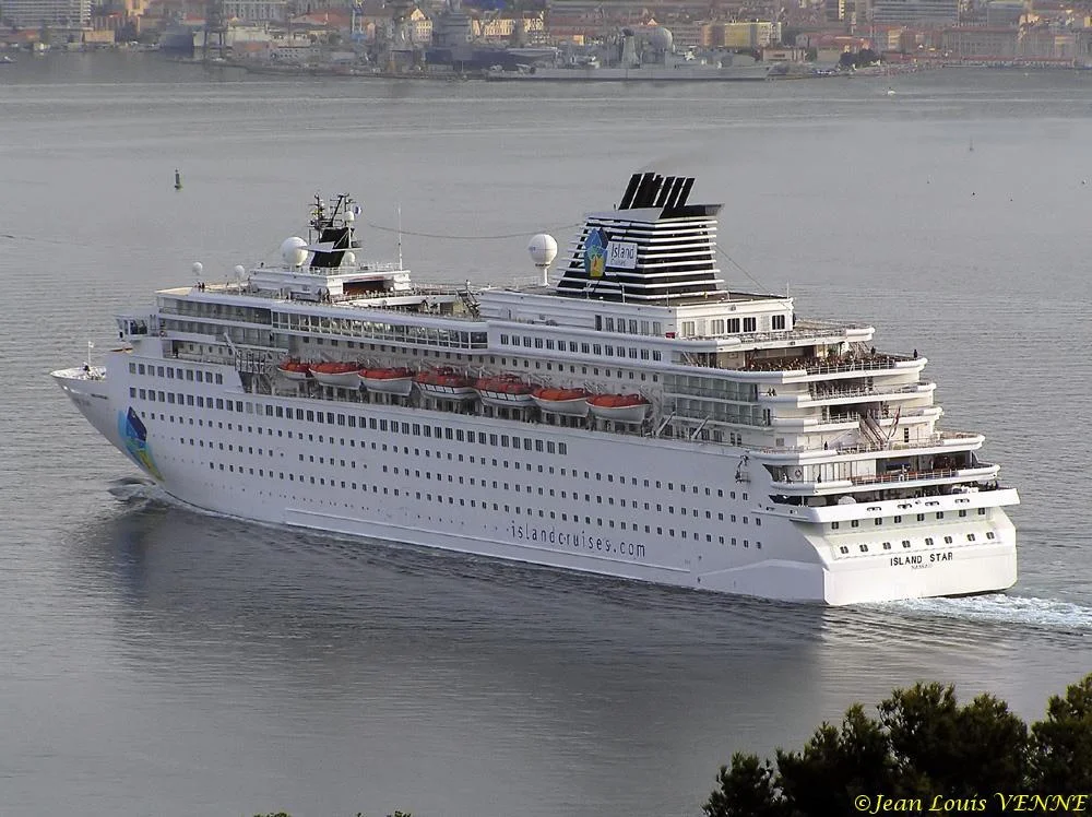 Arrivée du paquebot Island Star à Toulon