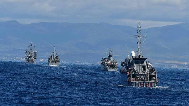 Le chasseur de mines Orion au sein du groupe OTAN de guerre des mines en Méditerranée
