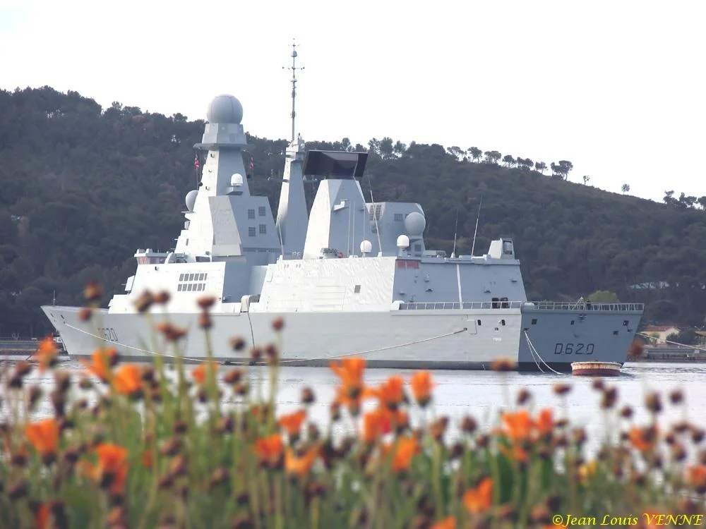 Le Forbin devant Tamaris